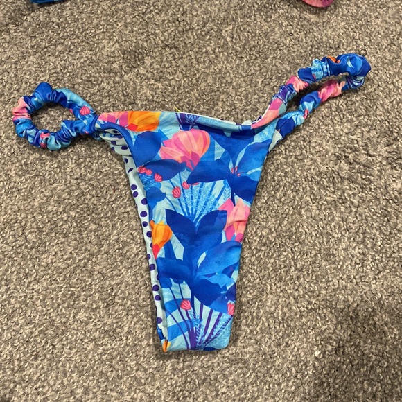 Moana Bikini Lounging Lemur Set - Picture 2 of 5